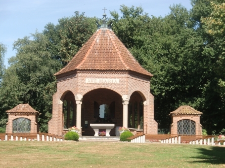 Wijchen-Bergharen : Molenweg, Kapelle auf dem Kapelberg, Kapel Onze Lieve Vrouw ( Kapelle Unserer Lieben Frau in Not Gott )